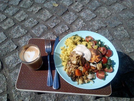 Ma'Hud - Cafe & Bistro