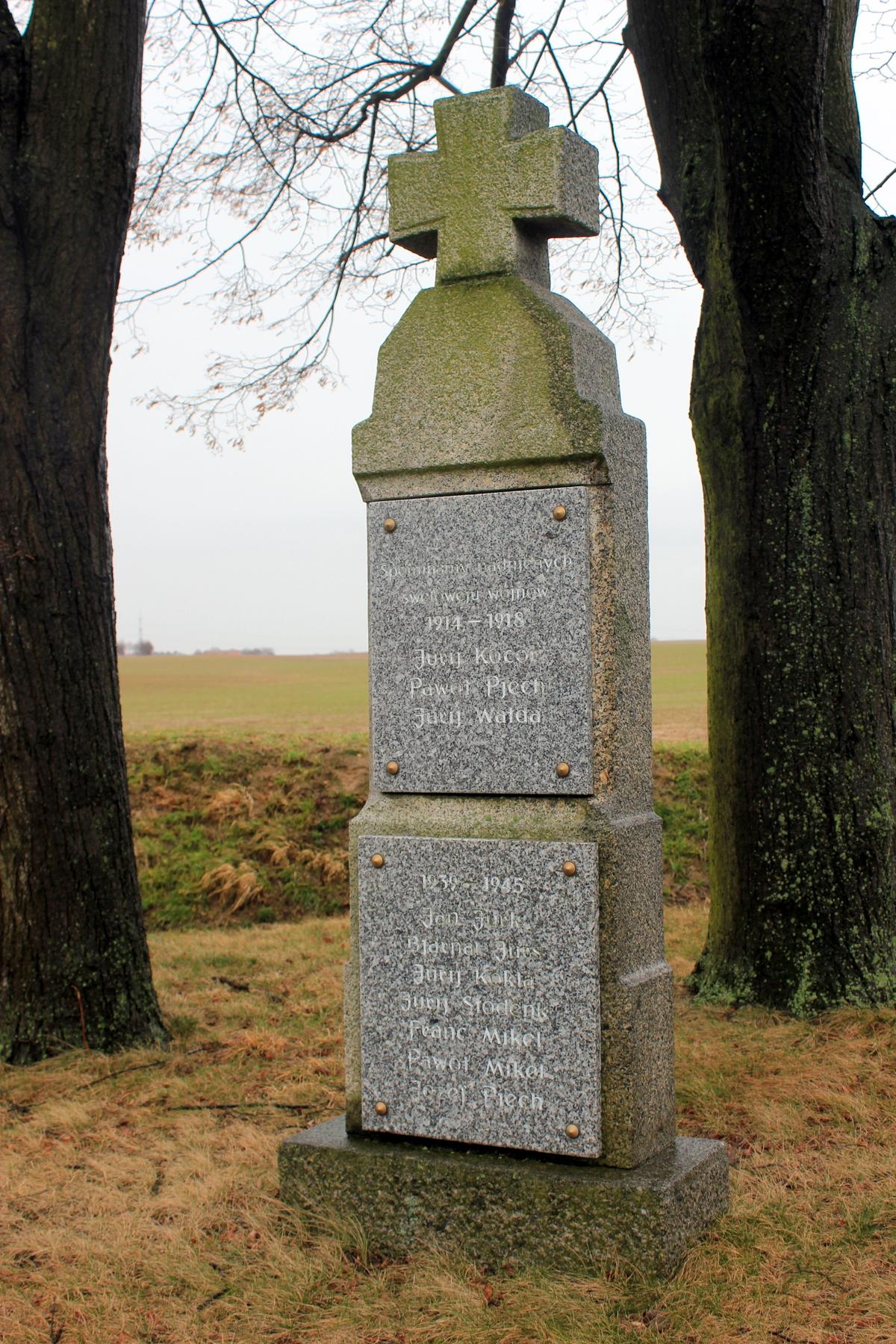 Gedenkstein für die Opfer des Ersten Weltkrieges und Gedenktafel für die Opfer des Zweiten Weltkrieges Rosenthaler Straße