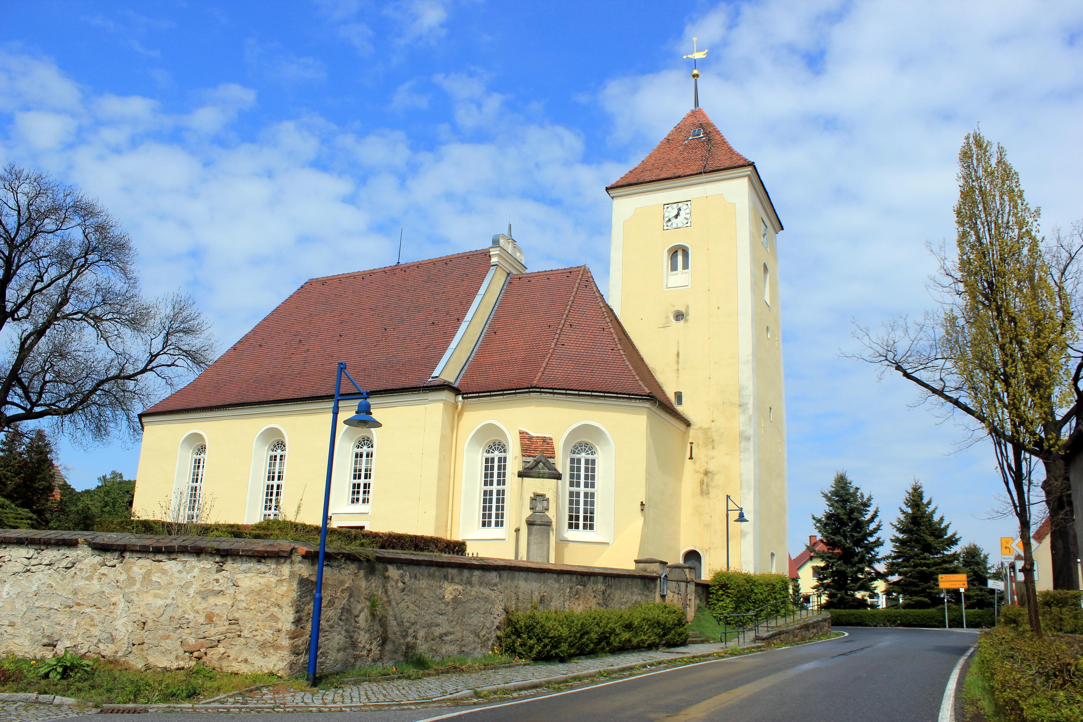 Evangelische Pfarrkirche und Kirchhof Nostitz