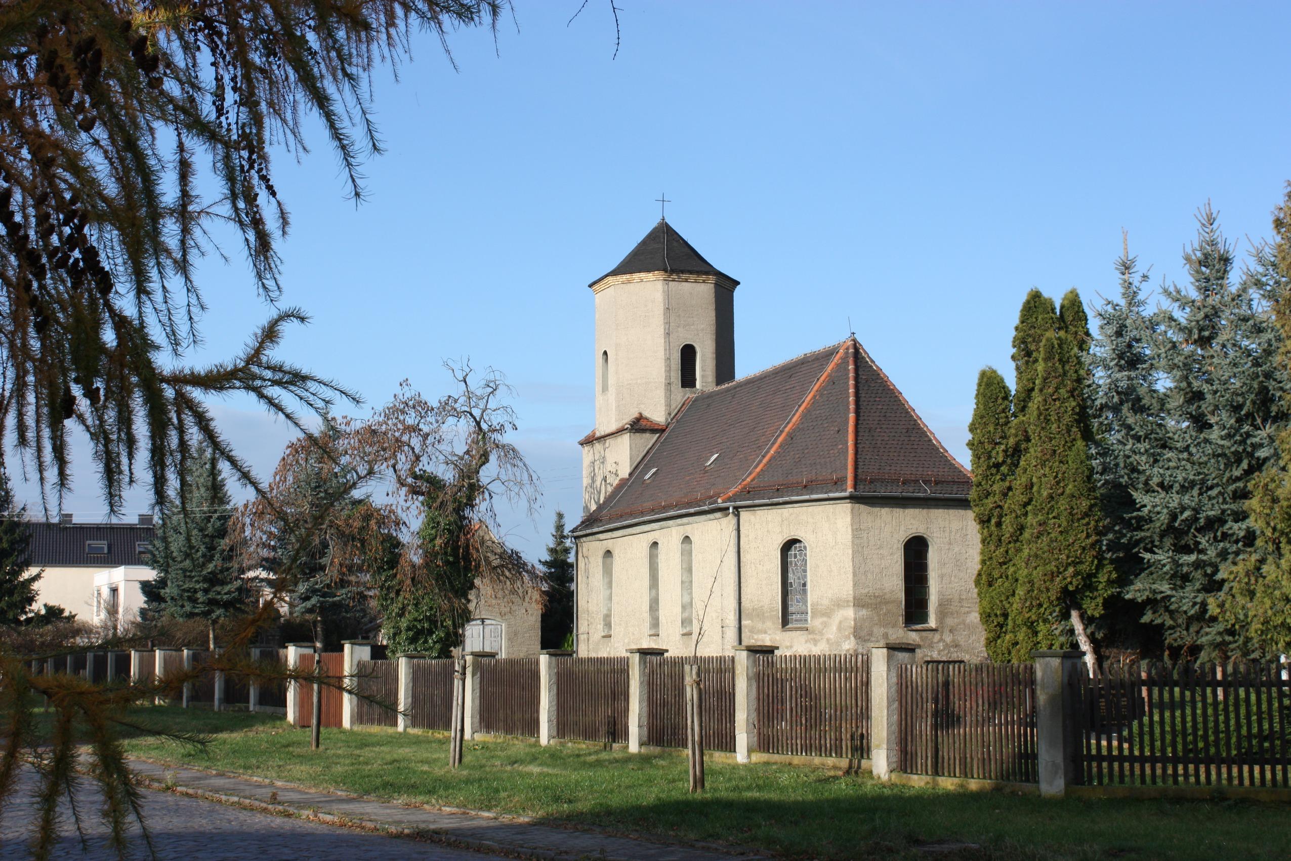 Kirche Kirchhof mit Einfriedung
