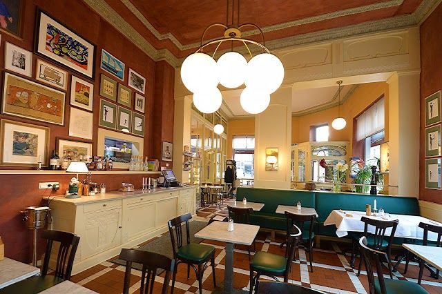 Café Maître und Pâtisserie