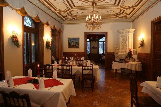 Park Cafe Austel Villa