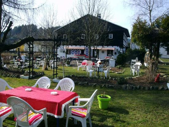 Café Lösermühle mit Eisgarten-Sonnenschein