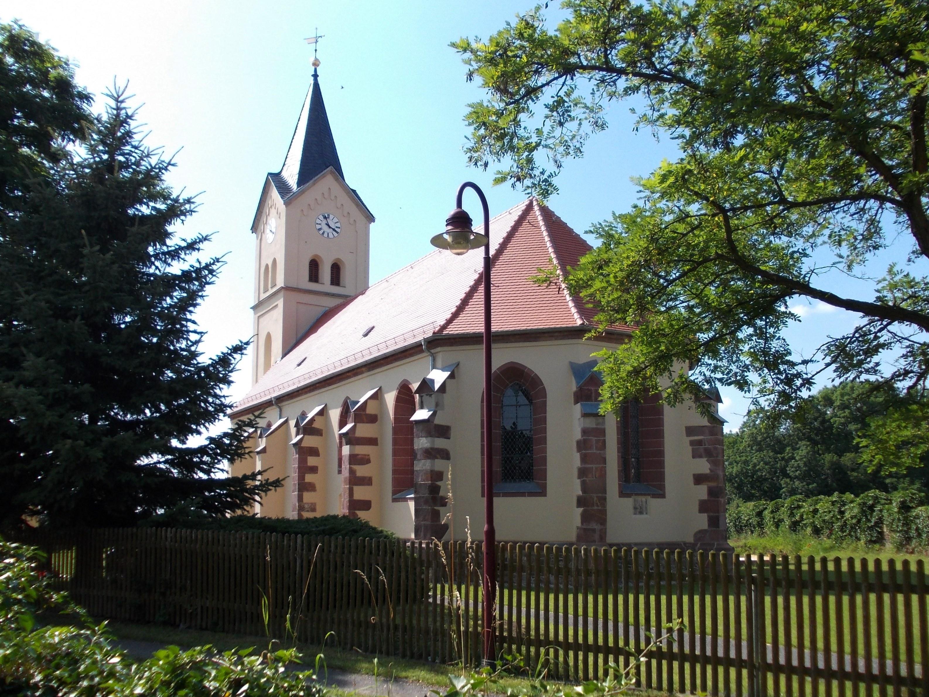 Kirche und Kirchhof mit Einfriedungsmauer Großpötzschau 30