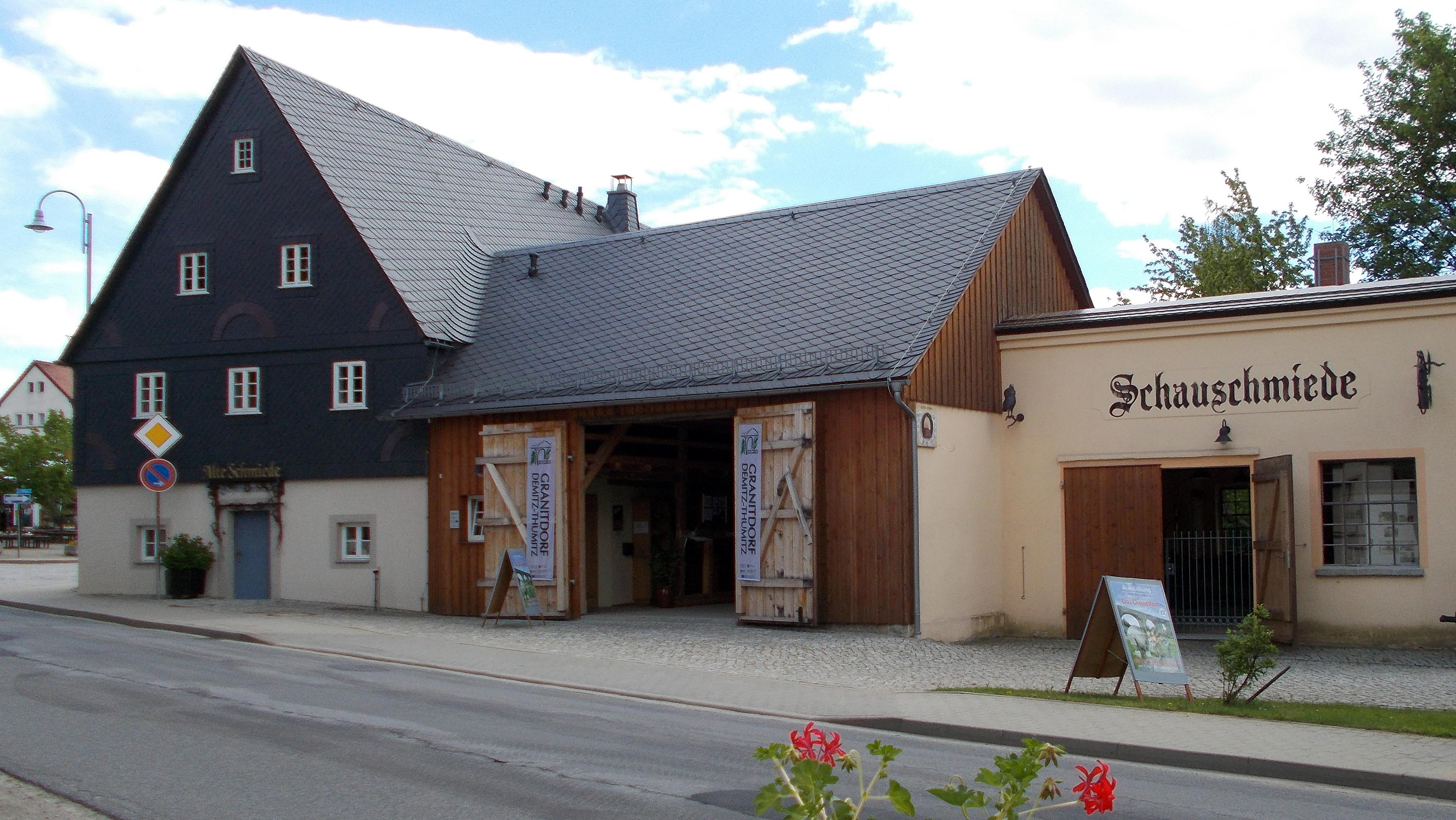 Alte Schmiede mit Wohnhaus und Scheune Aue 1