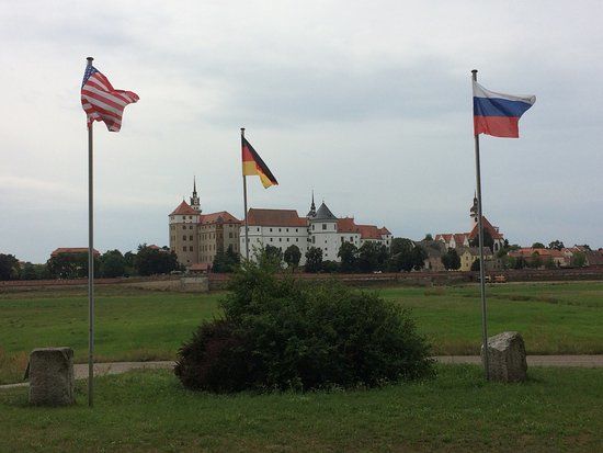 Soldaten an der Elbe