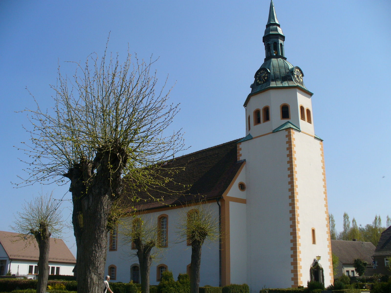 Evangelische Pfarrkirche mit Kirchhof