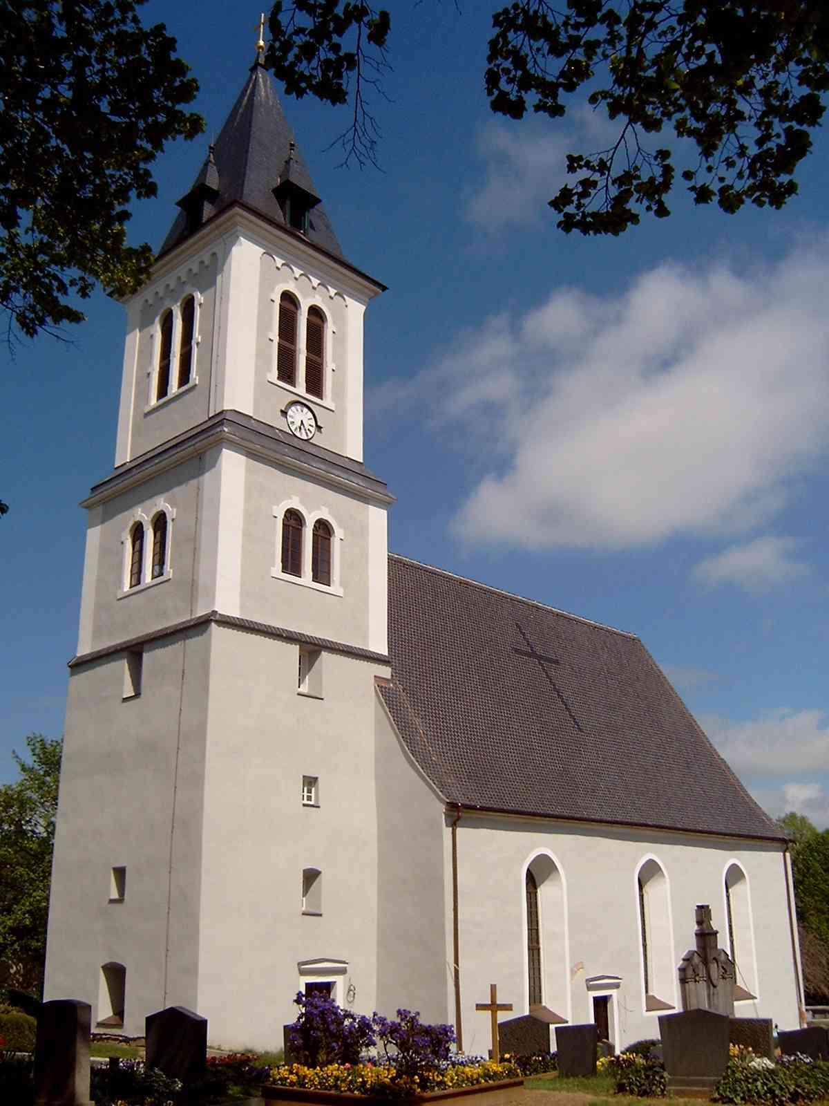 Kirche und Kirchhof